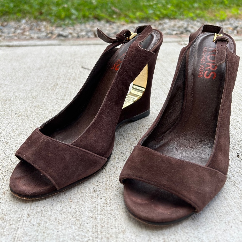 KORS Michael Kors Brown Suede wedges